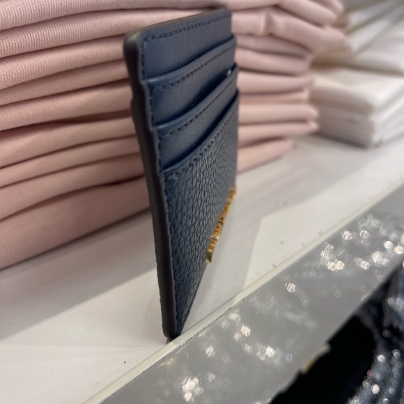 MICHAEL KORS
Large Pebbled Leather Card Holder Case
Navy
NWT - Picture 11 of 16